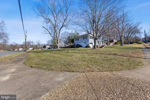 7514 Lauralin Pl, Springfield, VA 22150 photo 5
