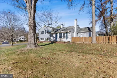 7514 Lauralin Pl, Springfield, VA 22150 photo 2