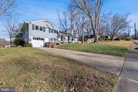 7514 Lauralin Pl, Springfield, VA 22150 photo 4