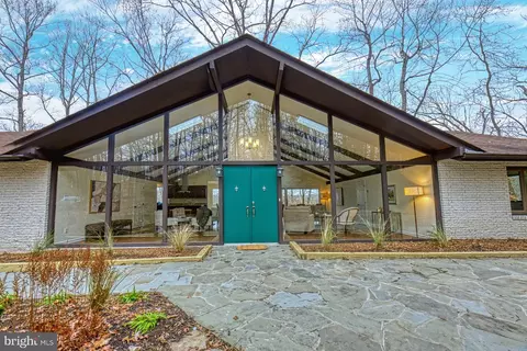 6809 Glencove Dr, Clifton, VA 20124