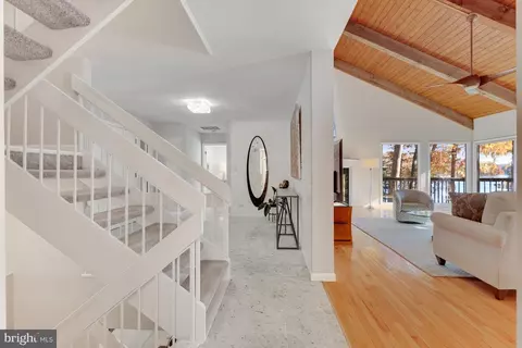 Entry Way - 11419 Purple Beech Dr, Reston, VA 20191 photo 4 of 14