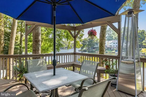 Exterior - 11419 Purple Beech Dr, Reston, VA 20191 photo 5 of 16