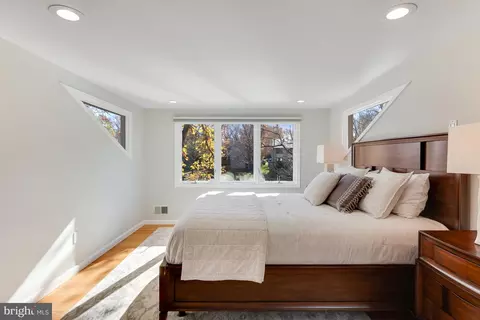 Bedroom - 11419 Purple Beech Dr, Reston, VA 20191 photo 7 of 15