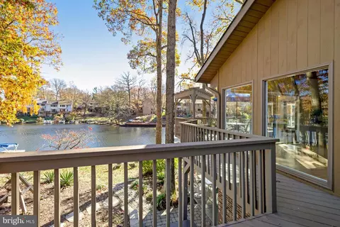 Exterior - 11419 Purple Beech Dr, Reston, VA 20191 photo 9 of 16