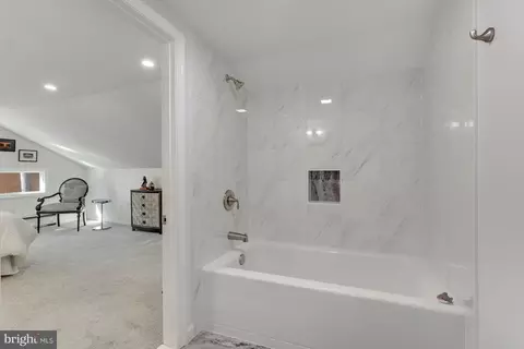 Entry Way - 11419 Purple Beech Dr, Reston, VA 20191 photo 12 of 14