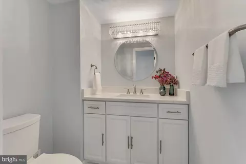 Bath - 11419 Purple Beech Dr, Reston, VA 20191 photo 5 of 14