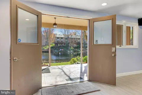 Entry Way - 11419 Purple Beech Dr, Reston, VA 20191 photo 14 of 14