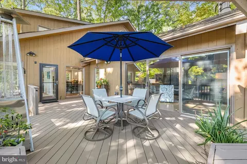 Exterior - 11419 Purple Beech Dr, Reston, VA 20191 photo 6 of 16