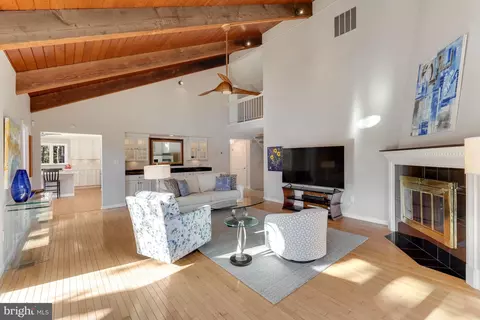 Living - 11419 Purple Beech Dr, Reston, VA 20191 photo 2 of 6