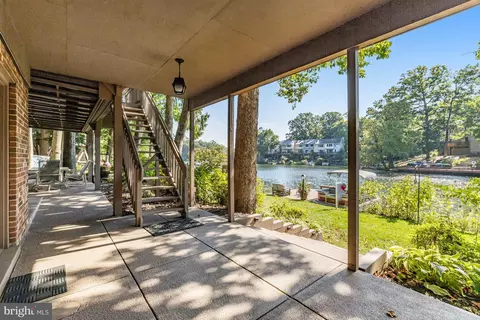 Exterior - 11419 Purple Beech Dr, Reston, VA 20191 photo 11 of 16
