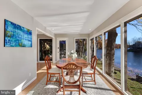 Dining - 11419 Purple Beech Dr, Reston, VA 20191 photo 2 of 6