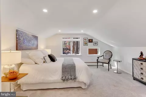 Bedroom - 11419 Purple Beech Dr, Reston, VA 20191 photo 10 of 15