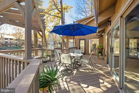 Exterior - 11419 Purple Beech Dr, Reston, VA 20191 photo 10 of 16