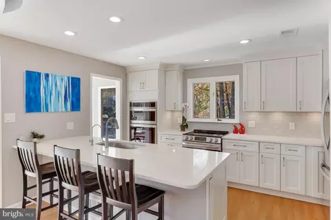 Kitchen - 11419 Purple Beech Dr, Reston, VA 20191 photo 3 of 8