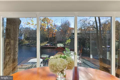 Dining - 11419 Purple Beech Dr, Reston, VA 20191 photo 3 of 6