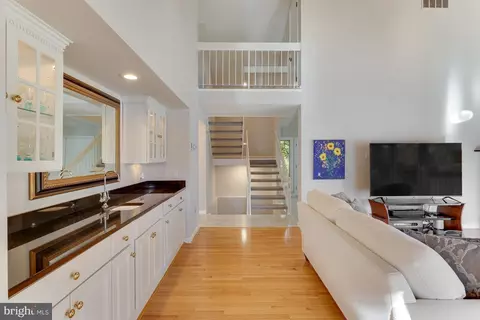 Entry Way - 11419 Purple Beech Dr, Reston, VA 20191 photo 6 of 14