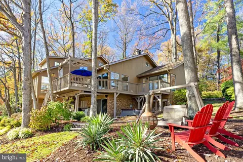 Exterior - 11419 Purple Beech Dr, Reston, VA 20191 photo 14 of 16
