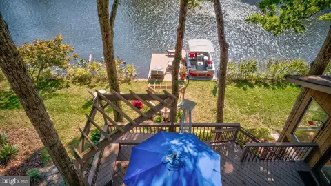 View/Area - 11419 Purple Beech Dr, Reston, VA 20191 photo 2 of 4