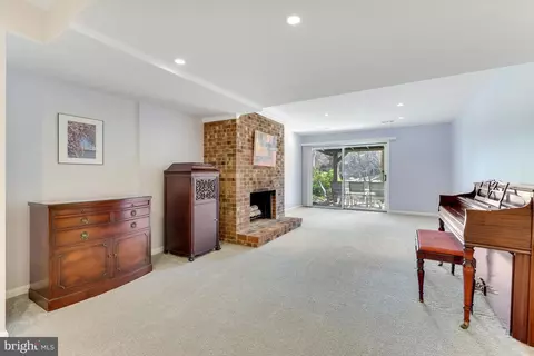 Living - 11419 Purple Beech Dr, Reston, VA 20191 photo 4 of 6