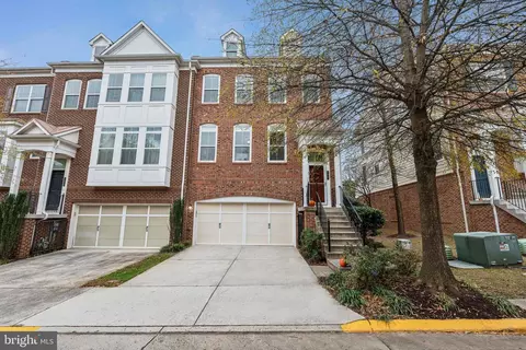 2967 Chesham St, Fairfax, VA 22031