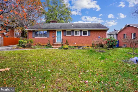 6123 Hibbling Ave, Springfield, VA 22150