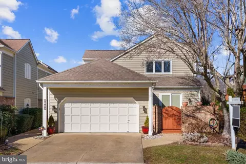 3126 Elmendorf Dr, Oakton, VA 22124