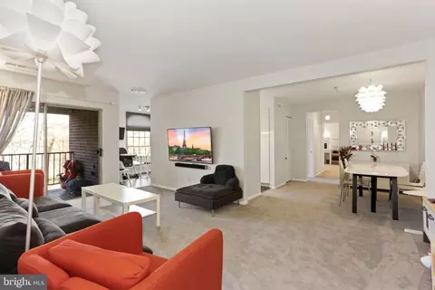 3304 Woodburn Village Dr #33, Annandale, VA 22003