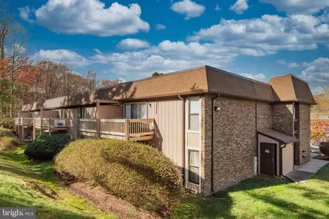 8502 Barrington Ct #U, Springfield, VA 22152