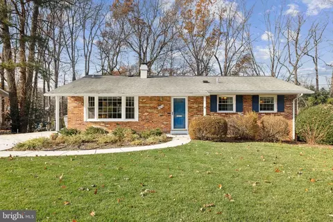 3810 Forest Grove Dr, Annandale, VA 22003