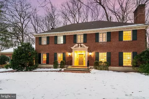 Exterior - 735 Potomac River Rd, Mclean, VA 22102 photo 5 of 25