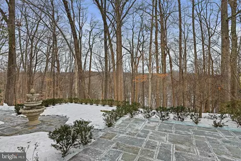 Exterior - 735 Potomac River Rd, Mclean, VA 22102 photo 18 of 25
