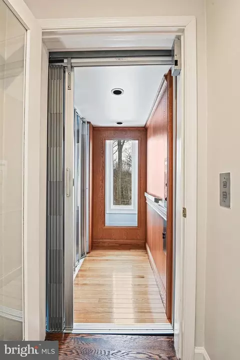 Entry Way - 735 Potomac River Rd, Mclean, VA 22102 photo 10 of 11