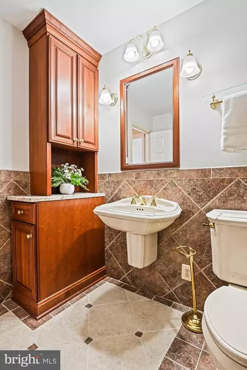 Bath - 735 Potomac River Rd, Mclean, VA 22102 photo 8 of 12