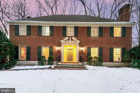 Exterior - 735 Potomac River Rd, Mclean, VA 22102 photo 4 of 25