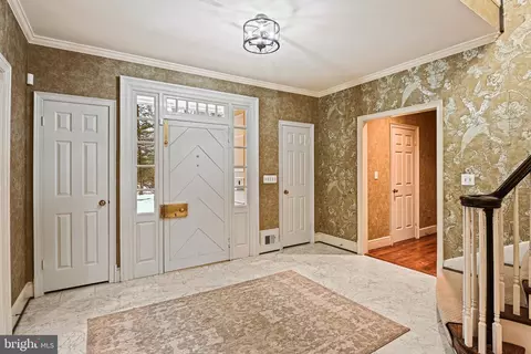 Entry Way - 735 Potomac River Rd, Mclean, VA 22102 photo 2 of 11