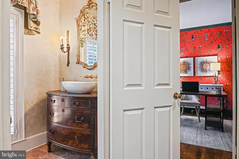 Entry Way - 735 Potomac River Rd, Mclean, VA 22102 photo 4 of 11