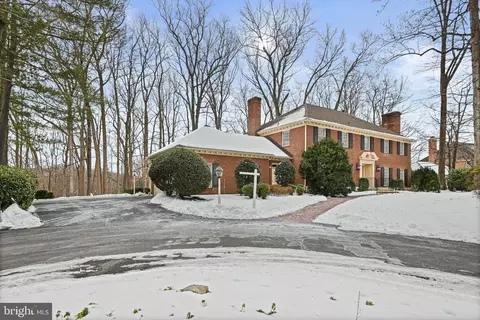 Exterior - 735 Potomac River Rd, Mclean, VA 22102 photo 15 of 25