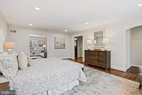 Bedroom - 735 Potomac River Rd, Mclean, VA 22102 photo 4 of 10