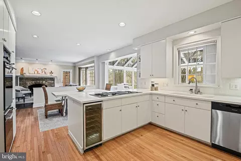 Kitchen - 735 Potomac River Rd, Mclean, VA 22102 photo 4 of 8