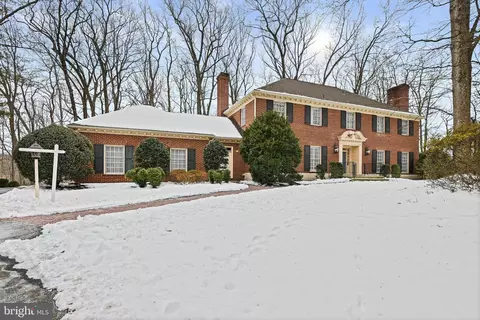 Exterior - 735 Potomac River Rd, Mclean, VA 22102 photo 16 of 25