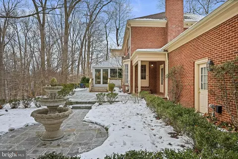 Exterior - 735 Potomac River Rd, Mclean, VA 22102 photo 3 of 25