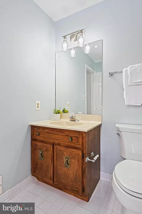 Bath - 735 Potomac River Rd, Mclean, VA 22102 photo 10 of 12