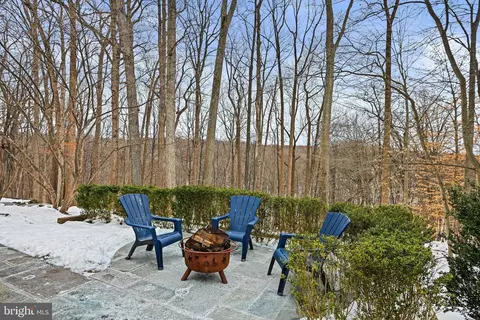 Exterior - 735 Potomac River Rd, Mclean, VA 22102 photo 2 of 25