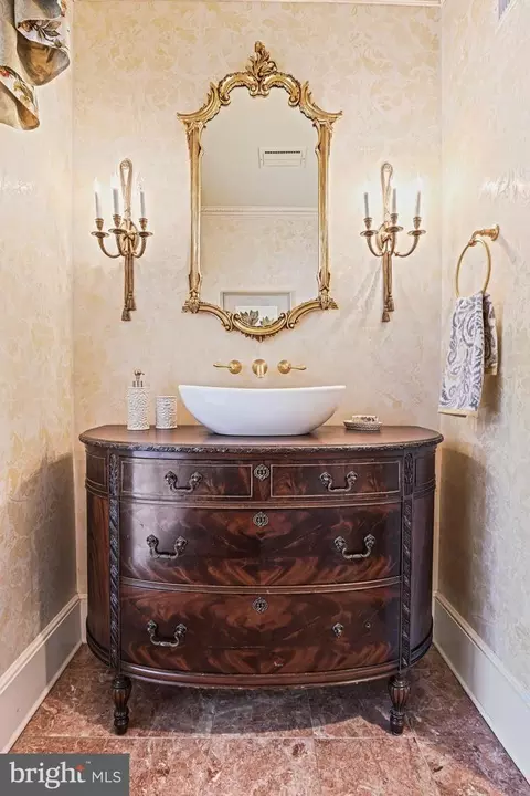 Bath - 735 Potomac River Rd, Mclean, VA 22102 photo 3 of 12