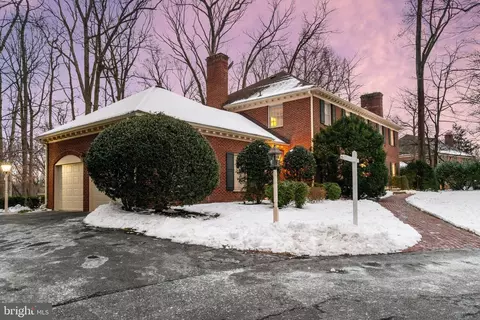 Exterior - 735 Potomac River Rd, Mclean, VA 22102 photo 7 of 25