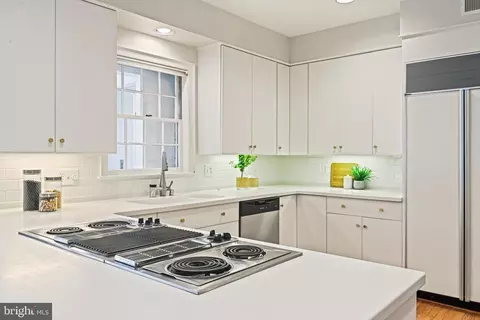 Kitchen - 735 Potomac River Rd, Mclean, VA 22102 photo 3 of 8
