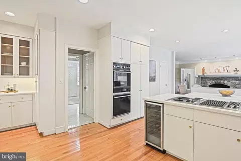 Kitchen - 735 Potomac River Rd, Mclean, VA 22102 photo 5 of 8