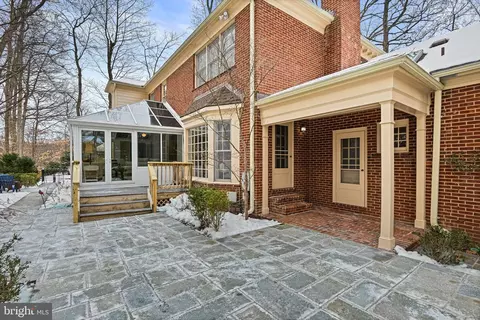 Exterior - 735 Potomac River Rd, Mclean, VA 22102 photo 12 of 25