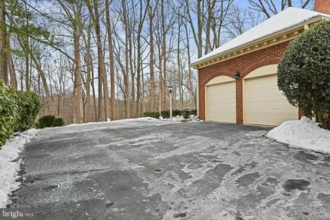 Exterior - 735 Potomac River Rd, Mclean, VA 22102 photo 13 of 25