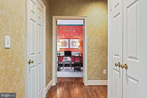 Entry Way - 735 Potomac River Rd, Mclean, VA 22102 photo 3 of 11